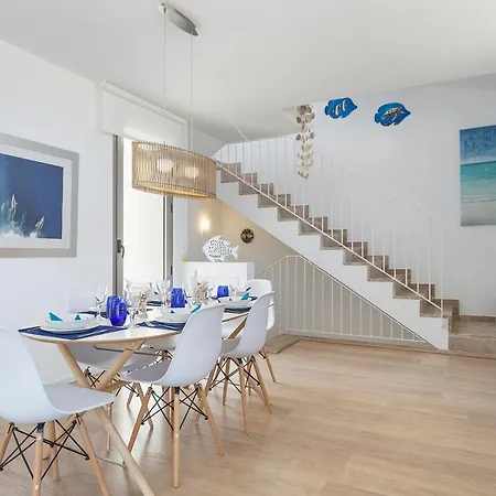 Feriehus Sunny Townhouse With Terrace In Son Serra